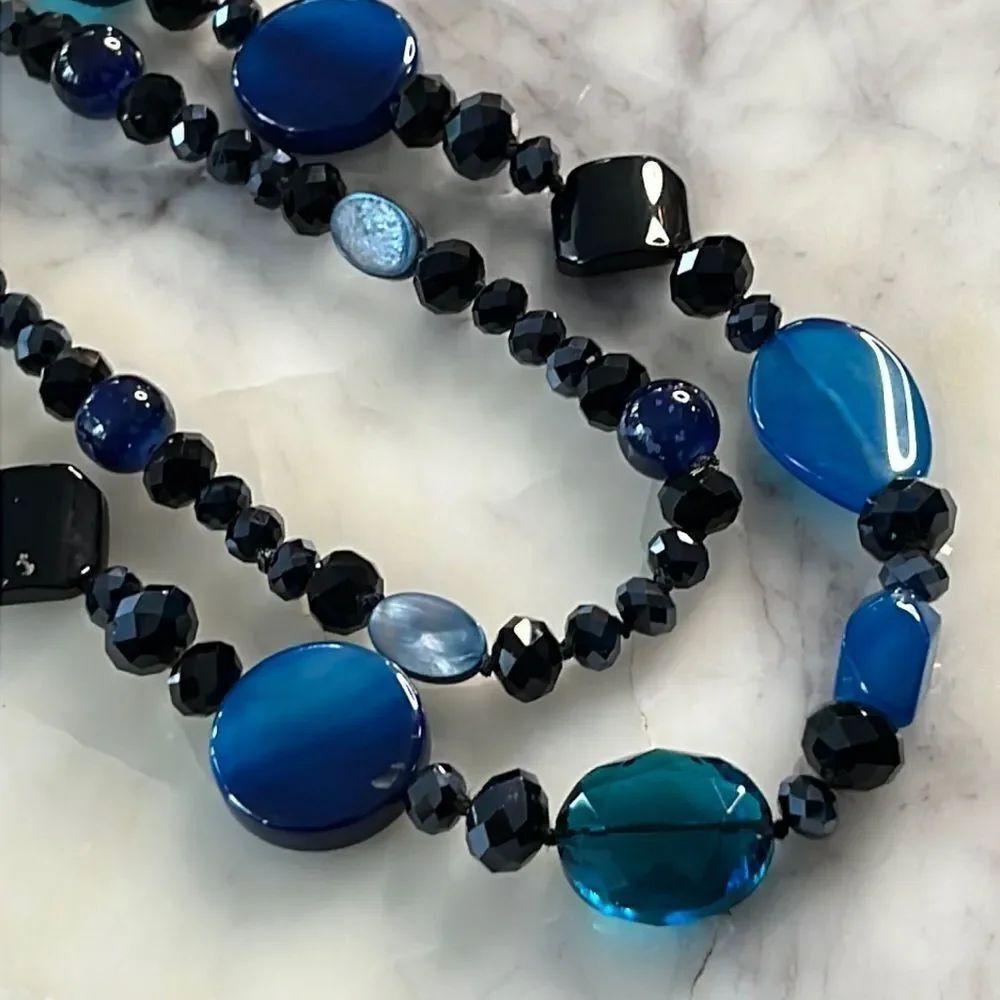 * Navy blue beaded long rock necklace